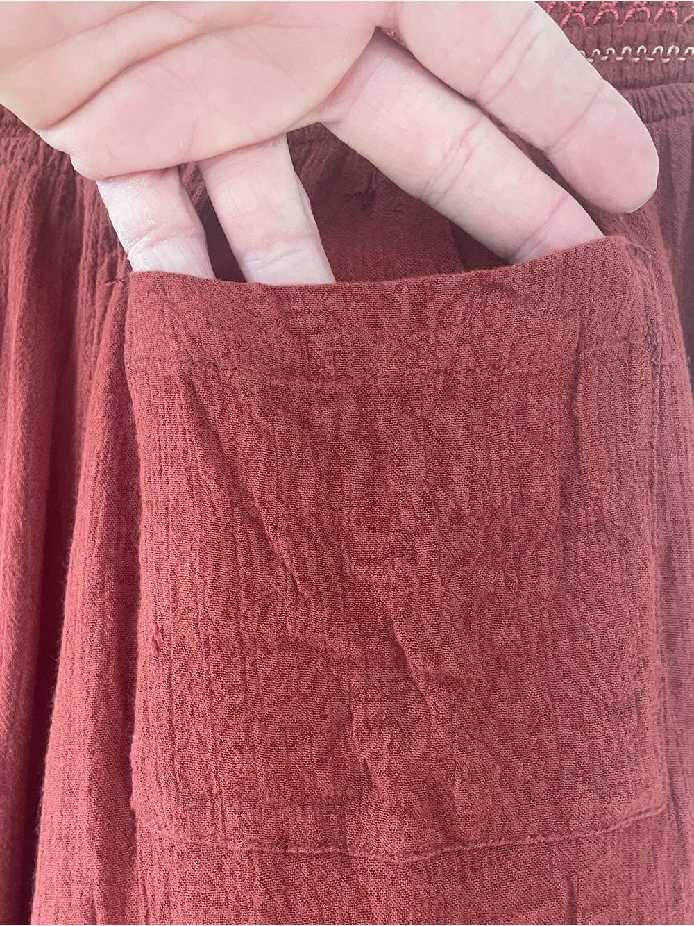 Ett Twa By Anthropologie Women's Sulawesi Smocked Joggers In Cedar; XS - Picture 6 of 7